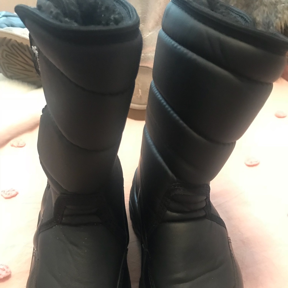 Kids snow boots size 1